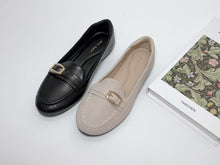 Load image into Gallery viewer, Ladies Flat Covered Toe Shoe (35796L)