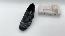 Load image into Gallery viewer, Ladies Flat Covered Toe Shoes (35998L)