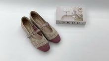 Load image into Gallery viewer, Ladies Flat Covered Toe Shoes (35998L)