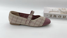 Load image into Gallery viewer, Ladies Flat Covered Toe Shoes (35998L)