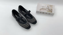 Load image into Gallery viewer, Ladies Flat Covered Toe Shoes (35998L)