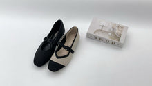 Load image into Gallery viewer, Ladies Flat Covered Toe Shoe (35993L)