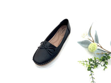 Load image into Gallery viewer, Ladies Covered Toe Flat Shoes (35889L)