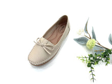 Load image into Gallery viewer, Ladies Covered Toe Flat Shoes (35889L)