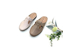 Load image into Gallery viewer, Ladies Slip-On Flat Shoe (35890L)