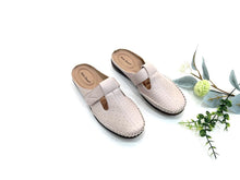 Load image into Gallery viewer, Ladies Slip-On Flat Shoe (35890L)