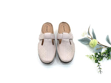 Load image into Gallery viewer, Ladies Slip-On Flat Shoe (35890L)