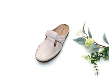 Load image into Gallery viewer, Ladies Slip-On Flat Shoe (35890L)