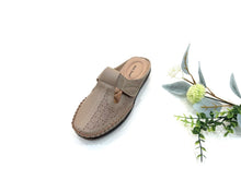 Load image into Gallery viewer, Ladies Slip-On Flat Shoe (35890L)