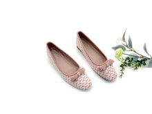 Load image into Gallery viewer, Ladies Flat Covered Toe Shoes (35898L)