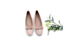 Load image into Gallery viewer, Ladies Flat Covered Toe Shoes (35898L)
