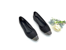 Load image into Gallery viewer, Ladies Flat Covered Toe Shoe (35884L)