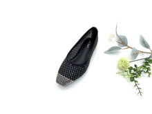 Load image into Gallery viewer, Ladies Flat Covered Toe Shoe (35884L)