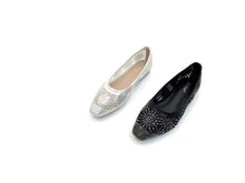 Load image into Gallery viewer, Ladies Flat Covered Toe Shoe (35883L)