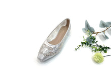 Load image into Gallery viewer, Ladies Flat Covered Toe Shoe (35883L)