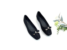 Load image into Gallery viewer, Ladies Flat Covered Toe Shoes (35898L)