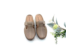 Load image into Gallery viewer, Ladies Slip-On Flat Shoe (35890L)