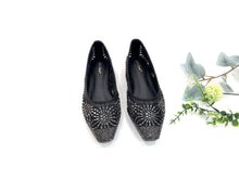Load image into Gallery viewer, Ladies Flat Covered Toe Shoe (35883L)