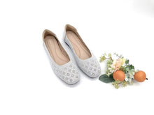 Load image into Gallery viewer, Ladies Slip-On Flat Shoe (35918L)
