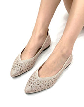 Load image into Gallery viewer, Ladies Pointed Toe Flat Covered Toe Shoe (35996L)