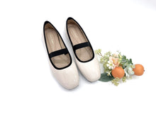 Load image into Gallery viewer, Ladies Mary Jane Flat Shoe (35920L)