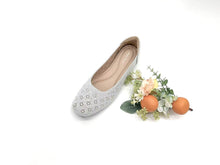 Load image into Gallery viewer, Ladies Slip-On Flat Shoe (35918L)