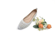 Load image into Gallery viewer, Ladies Pointed Toe Flat Shoe (35995L)