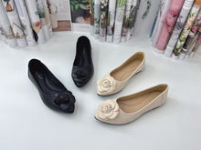 Load image into Gallery viewer, Ladies Flat Shoes Pointed Covered Toe Shoe (35682L)