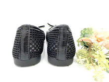 Load image into Gallery viewer, Ladies Ballet Flats Covered Shoe With Ribbon (36250L)