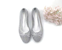 Load image into Gallery viewer, Ladies Flat Covered Toe Shoe Ribbon Design (35852L)