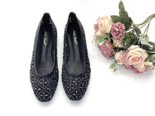 Load image into Gallery viewer, Ladies Flats Covered Shoes 36083L - Comfortable Everyday Wear with Sleek Covered Design for Casual Outings