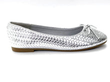Load image into Gallery viewer, Ladies Flat Covered Shoe 36022L - Elegant &amp; Practical Design for Everyday Wear
