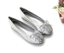 Load image into Gallery viewer, Ladies Flat Covered Shoe 36022L - Elegant &amp; Practical Design for Everyday Wear
