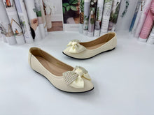 Load image into Gallery viewer, Ladies Flat Shoes Covered Toe Ribbon Design (35699L)