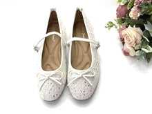 Load image into Gallery viewer, Ladies Mary Jane Flats Covered Shoe With Strap (36020L)