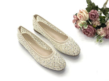 Load image into Gallery viewer, Ladies Flats Covered Shoes 36083L - Comfortable Everyday Wear with Sleek Covered Design for Casual Outings