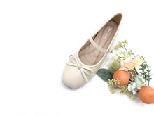 Load image into Gallery viewer, Ladies Flats Covered Shoes With Ribbon (36000L)