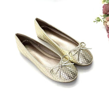 Load image into Gallery viewer, Ladies Flat Covered Shoe 36022L - Elegant &amp; Practical Design for Everyday Wear