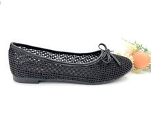 Load image into Gallery viewer, Ladies Ballet Flats Covered Shoe With Ribbon (36250L)