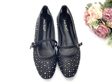 Load image into Gallery viewer, Ladies Flats Covered Shoes With Strap 36082L Stylish Practical Design for Everyday Wear