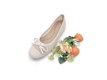 Load image into Gallery viewer, Ladies Ballet Flats Covered Shoe With Ribbon (36250L)