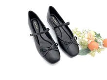Load image into Gallery viewer, Ladies Flats Covered Shoes With Ribbon (36000L)