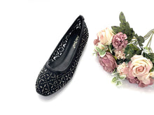 Load image into Gallery viewer, Ladies Flats Covered Shoes 36083L - Comfortable Everyday Wear with Sleek Covered Design for Casual Outings